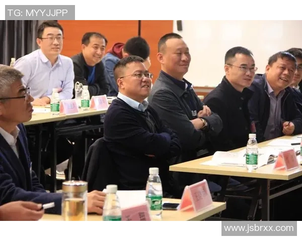天下粮仓足球俱乐部携手共进助力青少年足球发展与全民健身活动